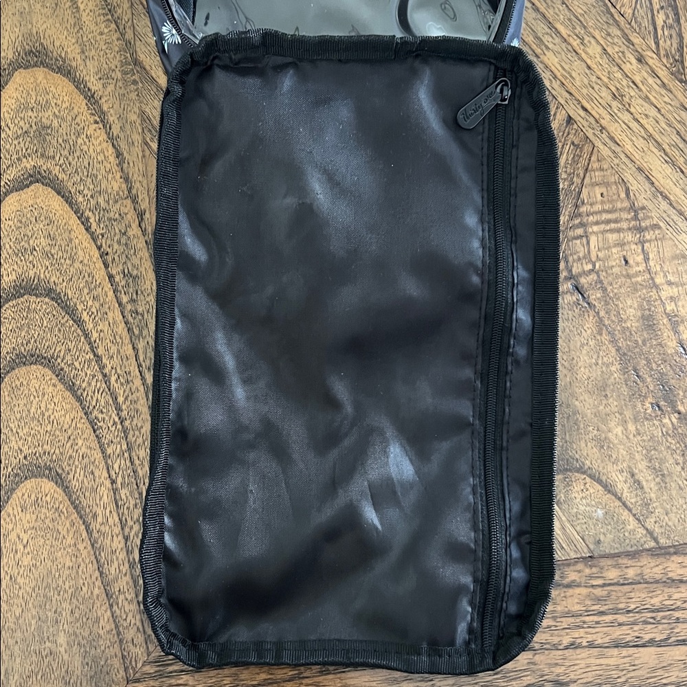 Thirty-One Modern Lined Zippered Toiletry Bag Ditzy Daisy Design, Pockets - Picture 4 of 7